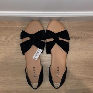 Twist Front Flap Flats